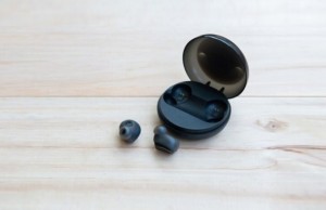 Microsoft Earbuds Review: Performance, Price, and Availability Microsoft Earbuds Review, Performance, Price, And Availability