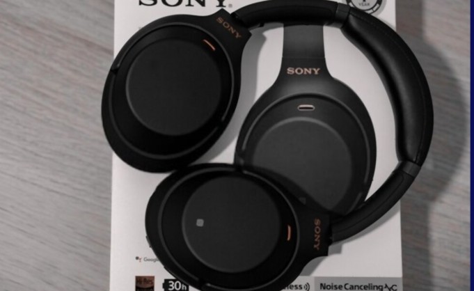 5 Top Best Noise-Canceling Headphones In 2020